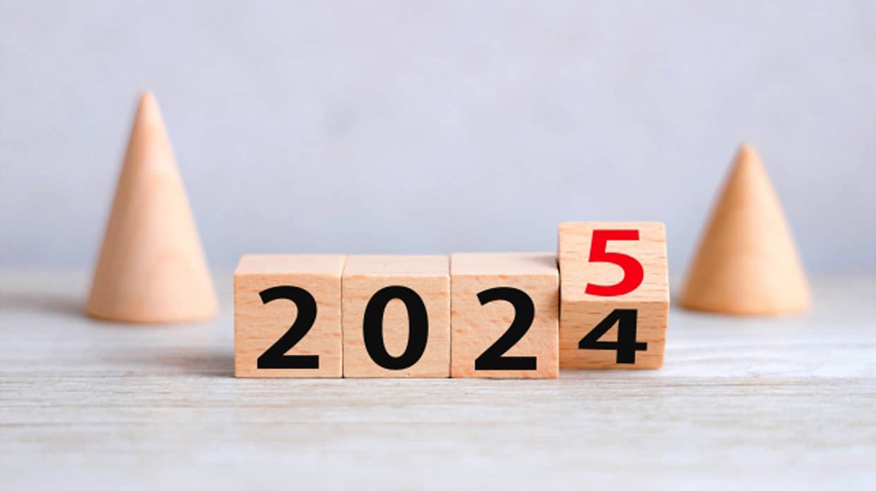 2024年から2025年に変わる積み木のイメージ